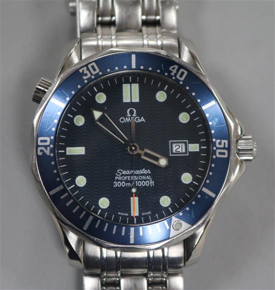 A gentlemans stainless steel Omega Seamaster Professional quartz wrist watch (currently not working),